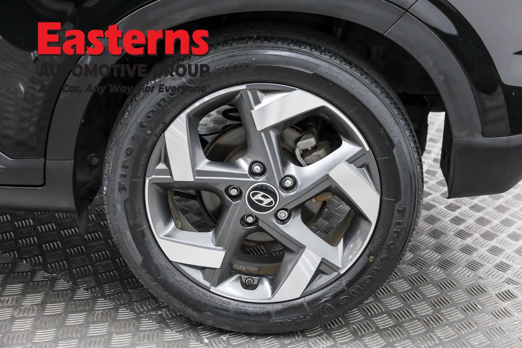 Used 2022 Hyundai Venue SEL image 33