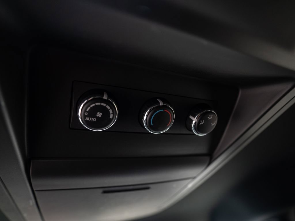 Used 2016 Dodge Grand Caravan SXT image 39