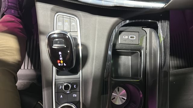 Used 2022 Cadillac Escalade Sport w/ LPO, ONYX Package AWD/4WD image 22