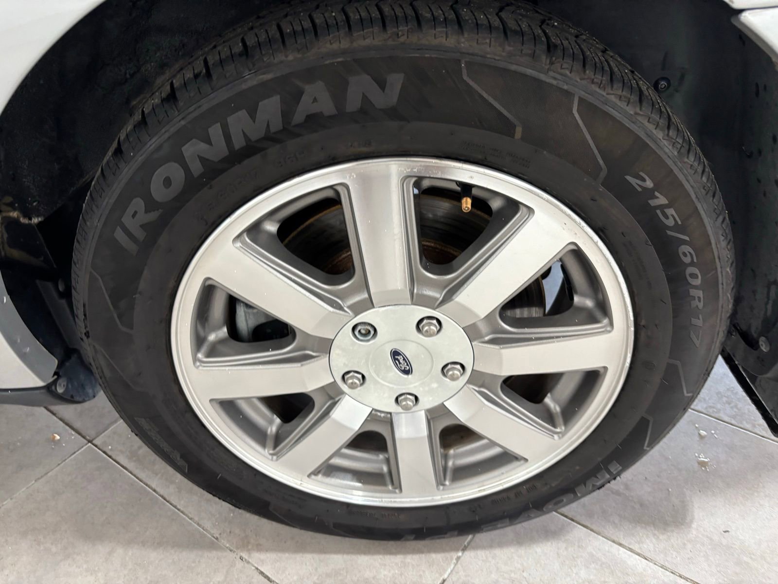 Used 2009 Ford Taurus SEL image 11