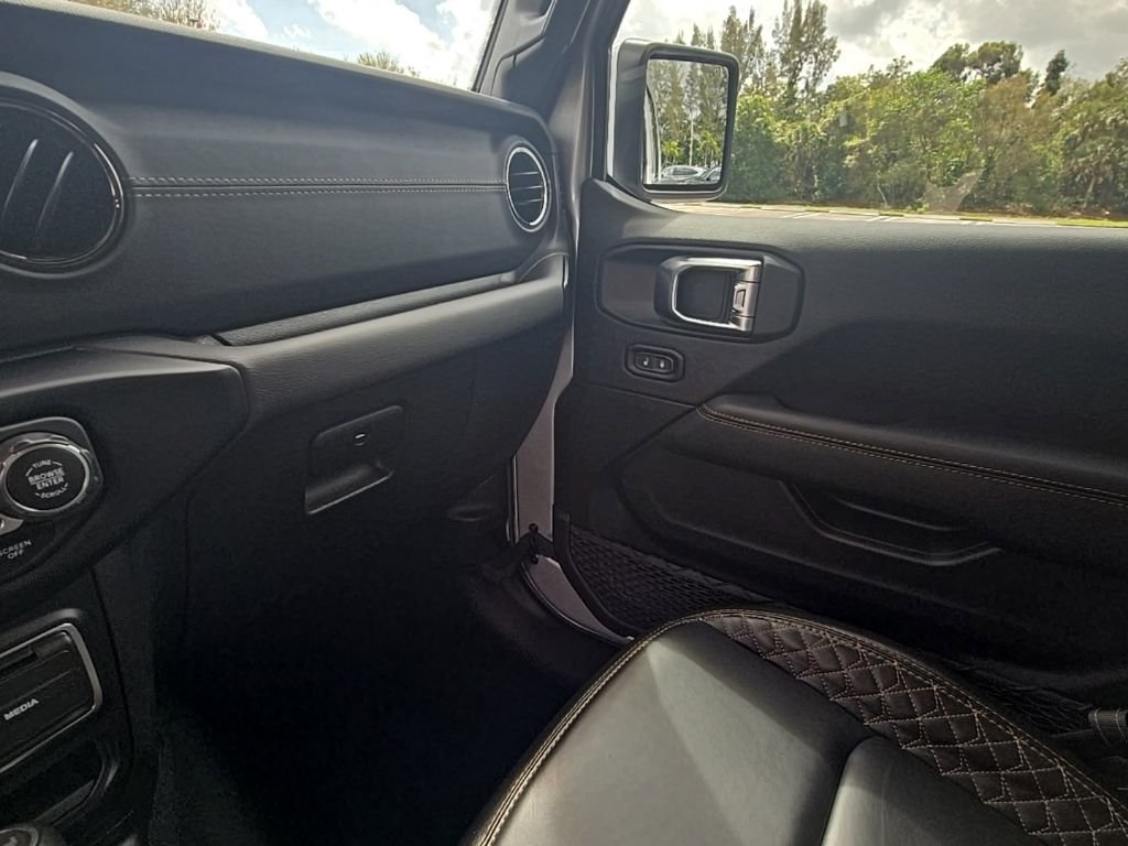 Used 2022 Jeep Wrangler Unlimited Sahara image 25
