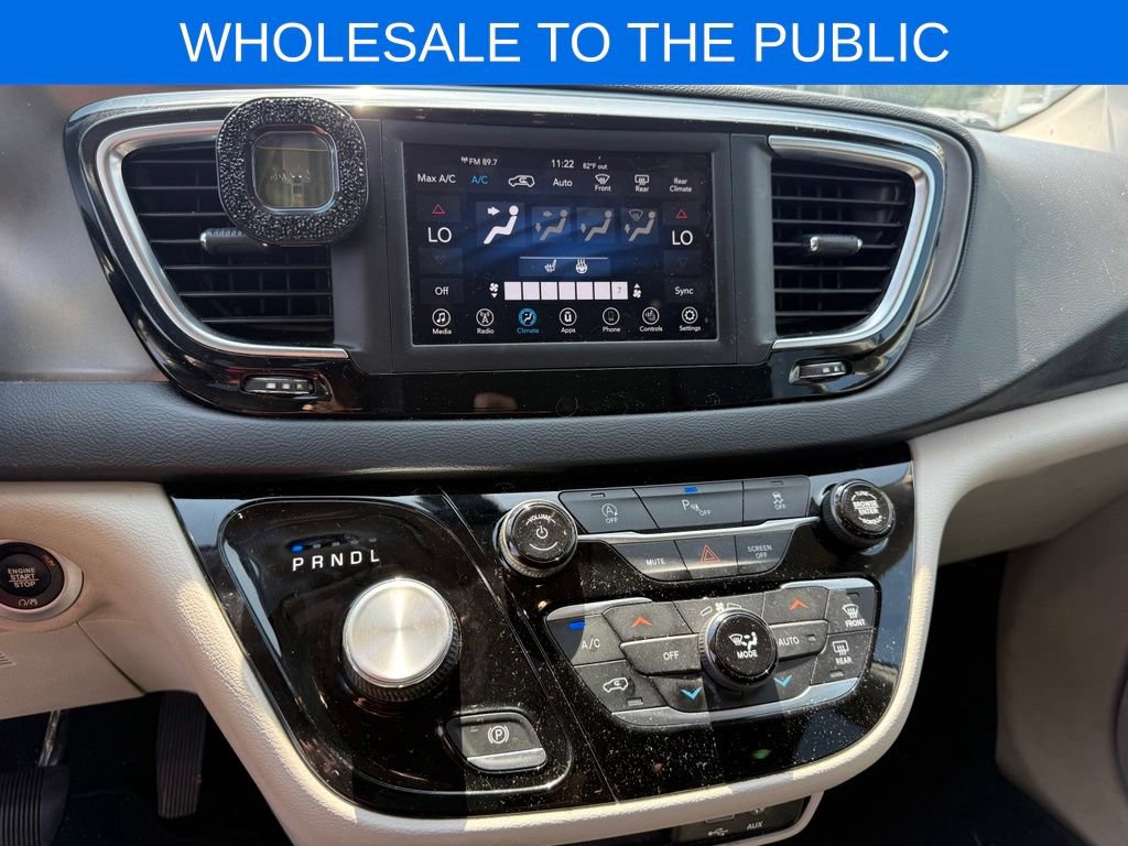 Used 2020 Chrysler Pacifica Touring-L FWD image 10