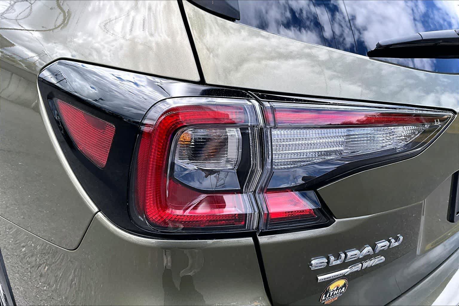 Used 2025 Subaru Outback Premium AWD/4WD image 32