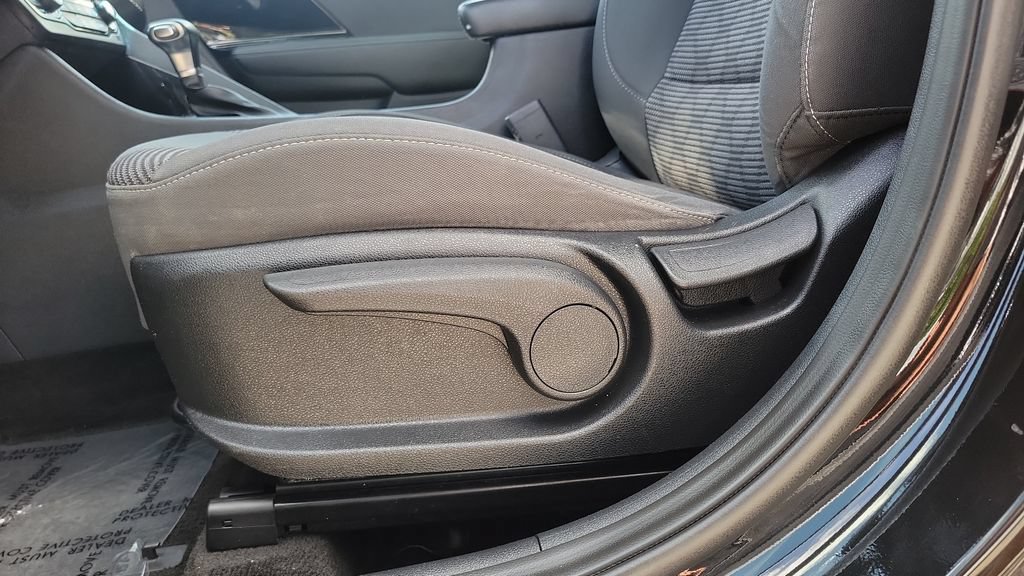 Used 2022 Kia Niro LXS FWD image 16