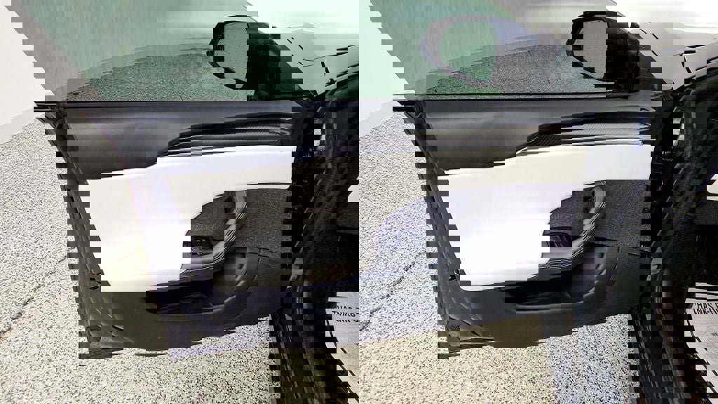 Used 2021 Tesla Model S Plaid image 11