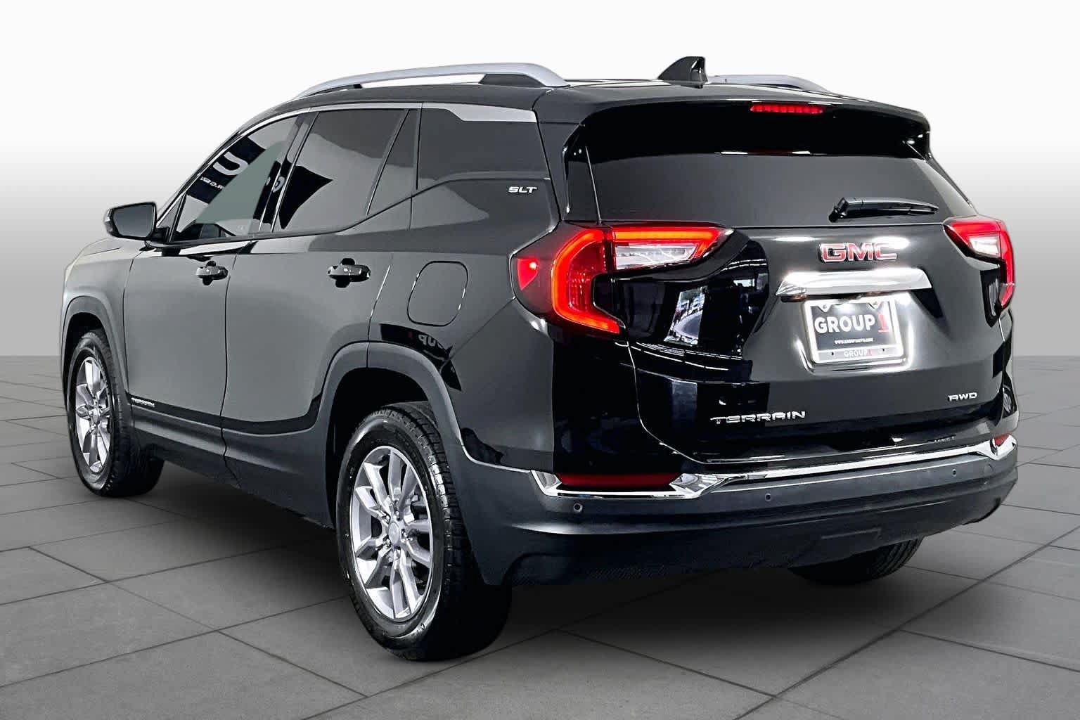 Certified 2024 GMC Terrain SLT w/ Infotainment Package II AWD/4WD image 12