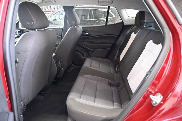 Used 2025 Chevrolet Trax LS w/ LS Convenience Package image 12