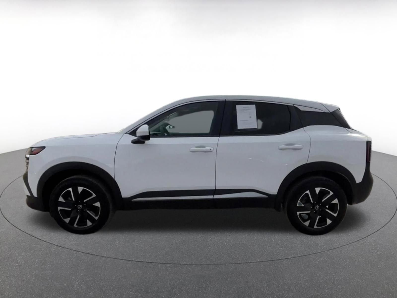 Used 2025 Nissan Kicks SV AWD/4WD image 9
