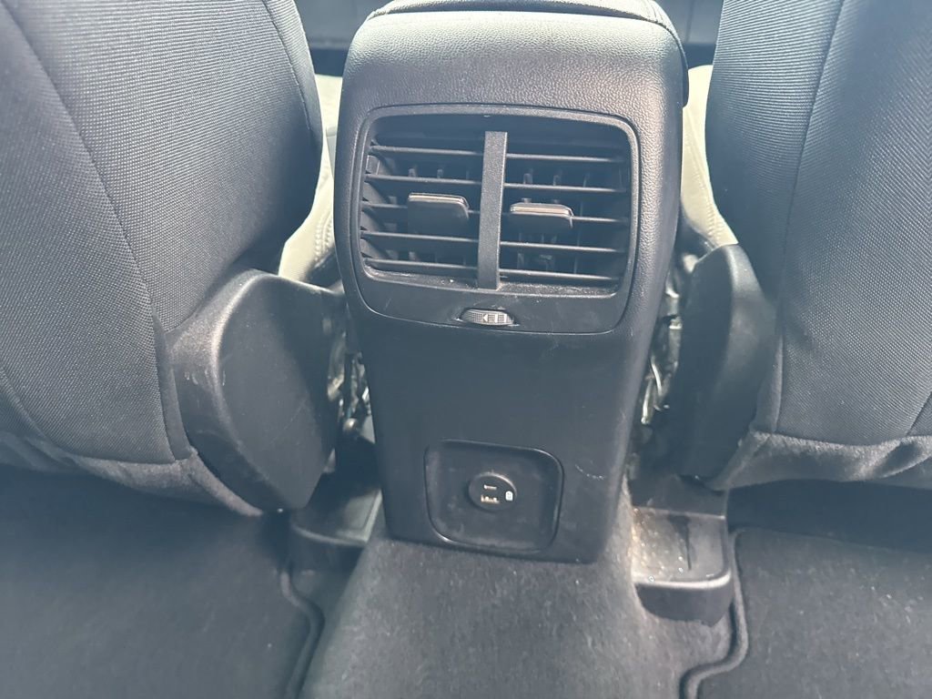 Used 2020 Ford Escape SE image 12