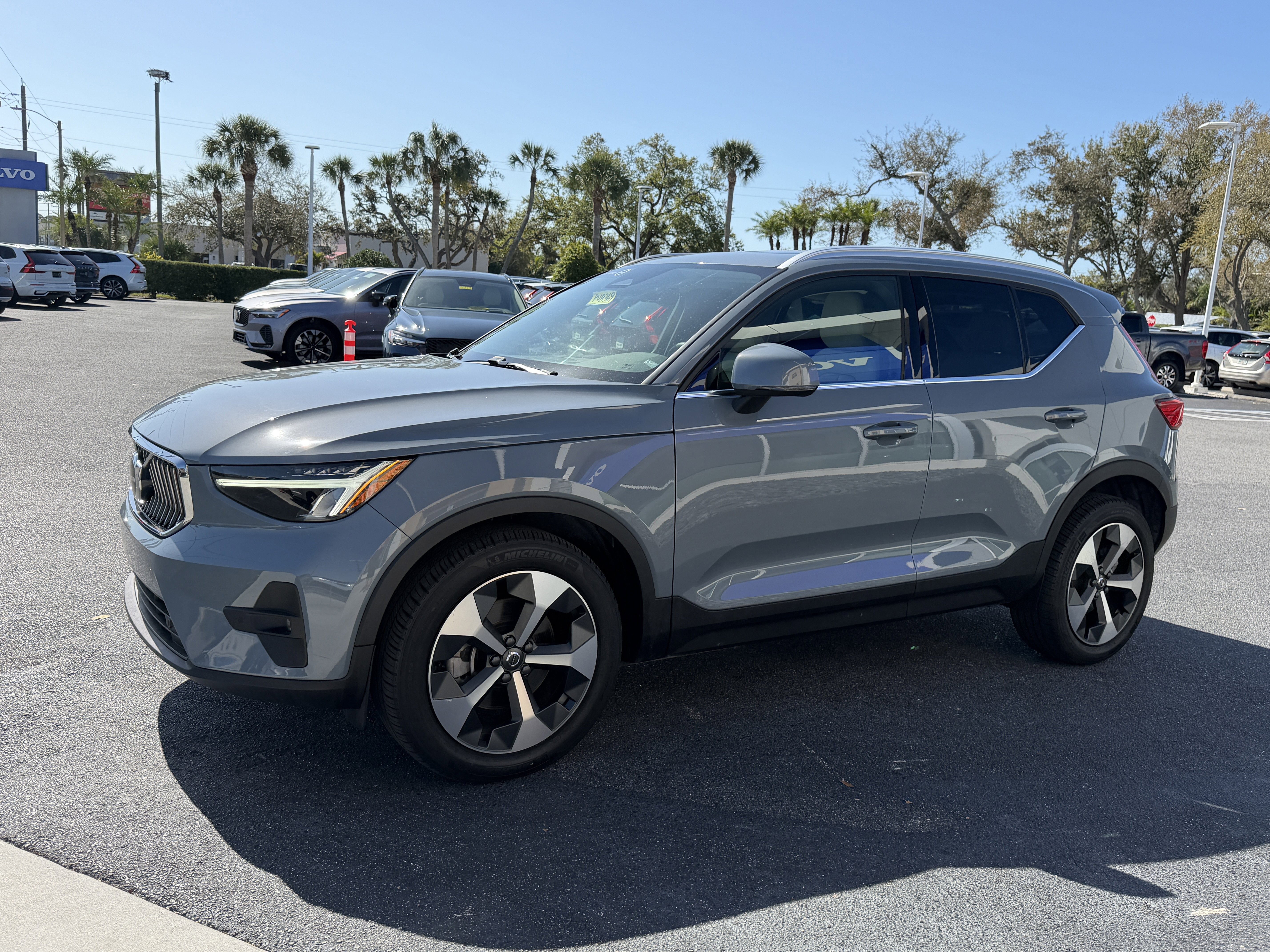 Certified 2023 Volvo XC40 B5 Plus w/ Protection Package Premier image 6