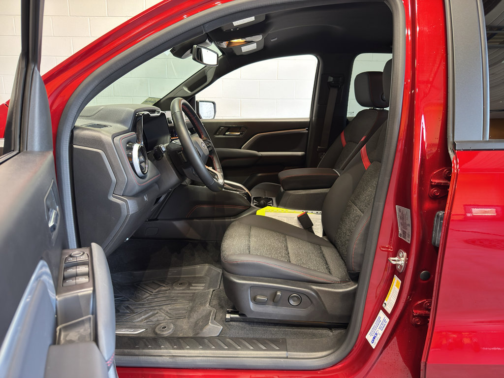 Used 2023 Chevrolet Colorado Z71 w/ Z71 Convenience Package 2 image 15