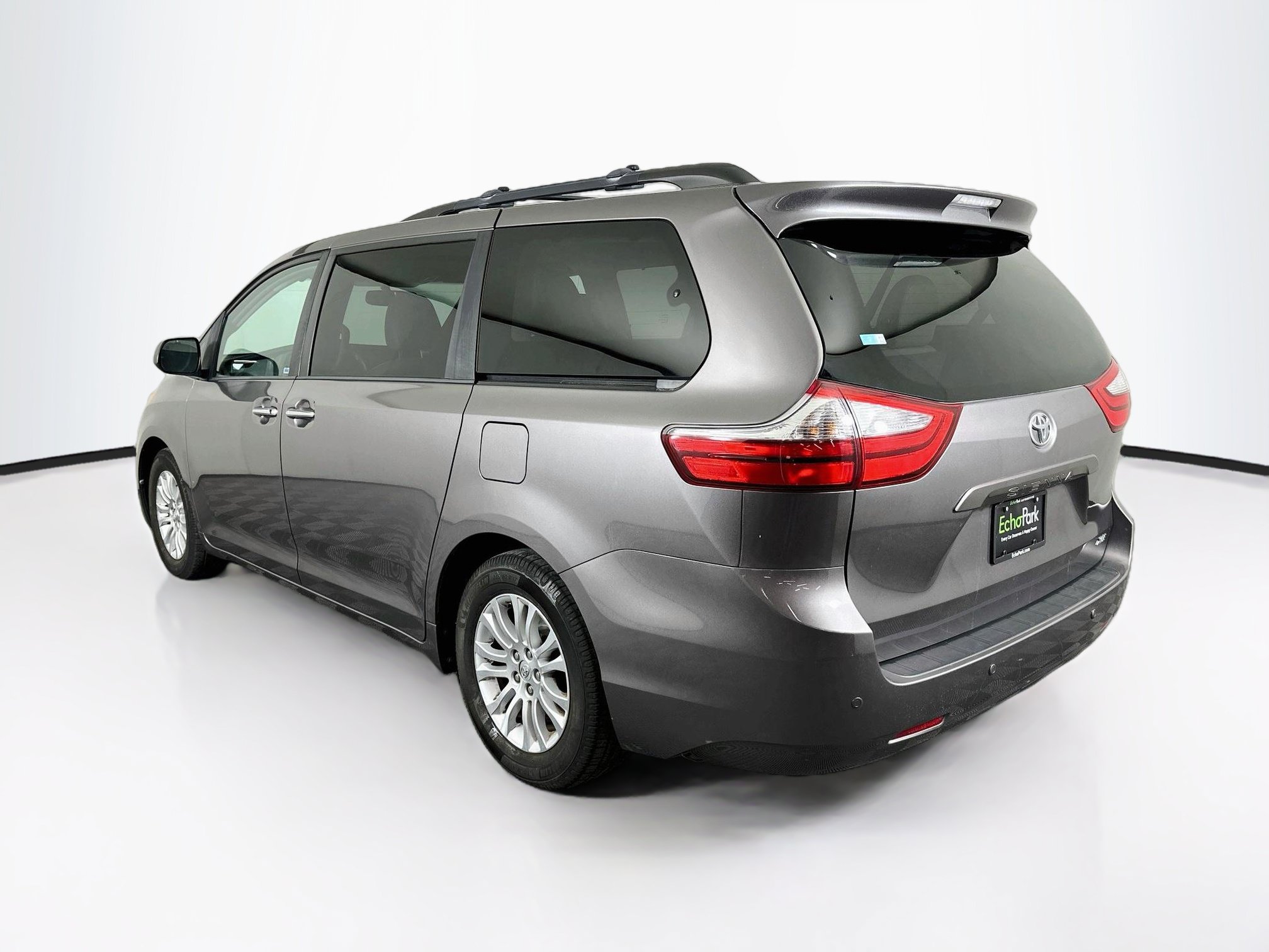 Used 2015 Toyota Sienna XLE w/ XLE Navigation Package FWD image 5