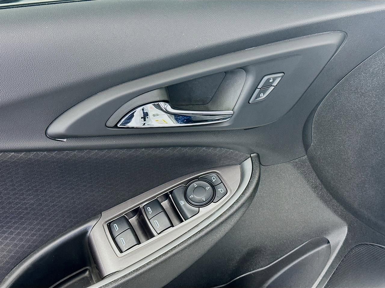 Used 2023 Chevrolet Malibu LT image 28