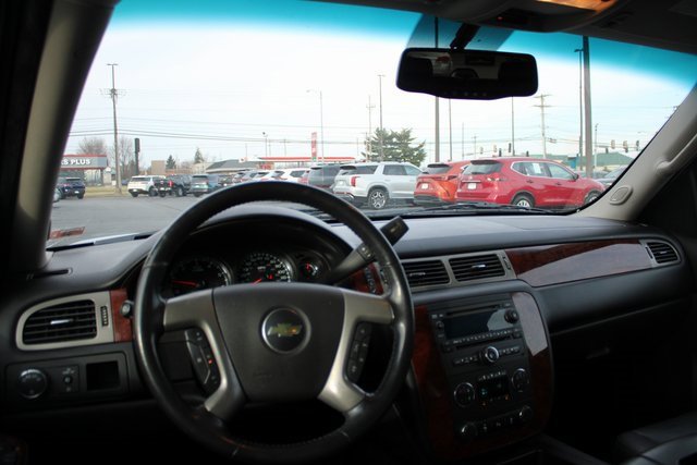 Used 2014 Chevrolet Suburban LT w/ Luxury Package image 9