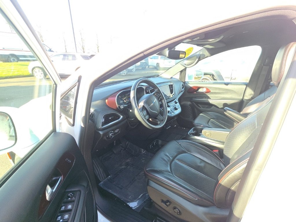 Certified 2020 Chrysler Pacifica Limited image 14