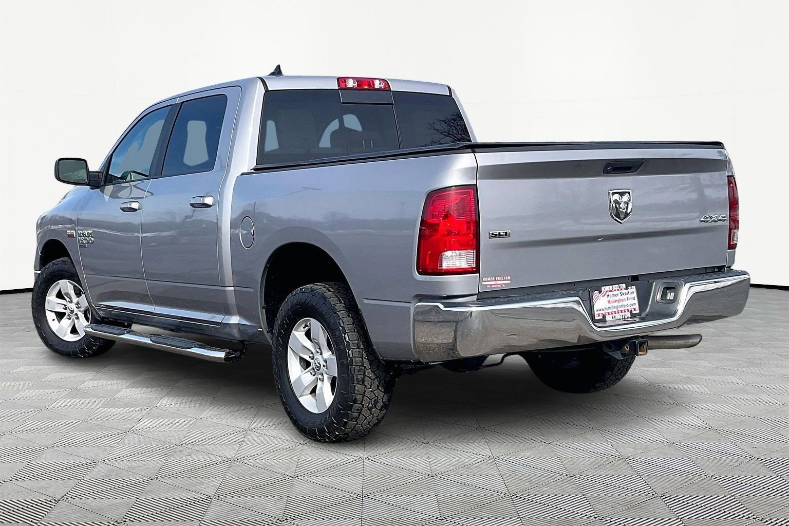 Used 2019 RAM 1500 Classic SLT w/ Luxury Group image 10