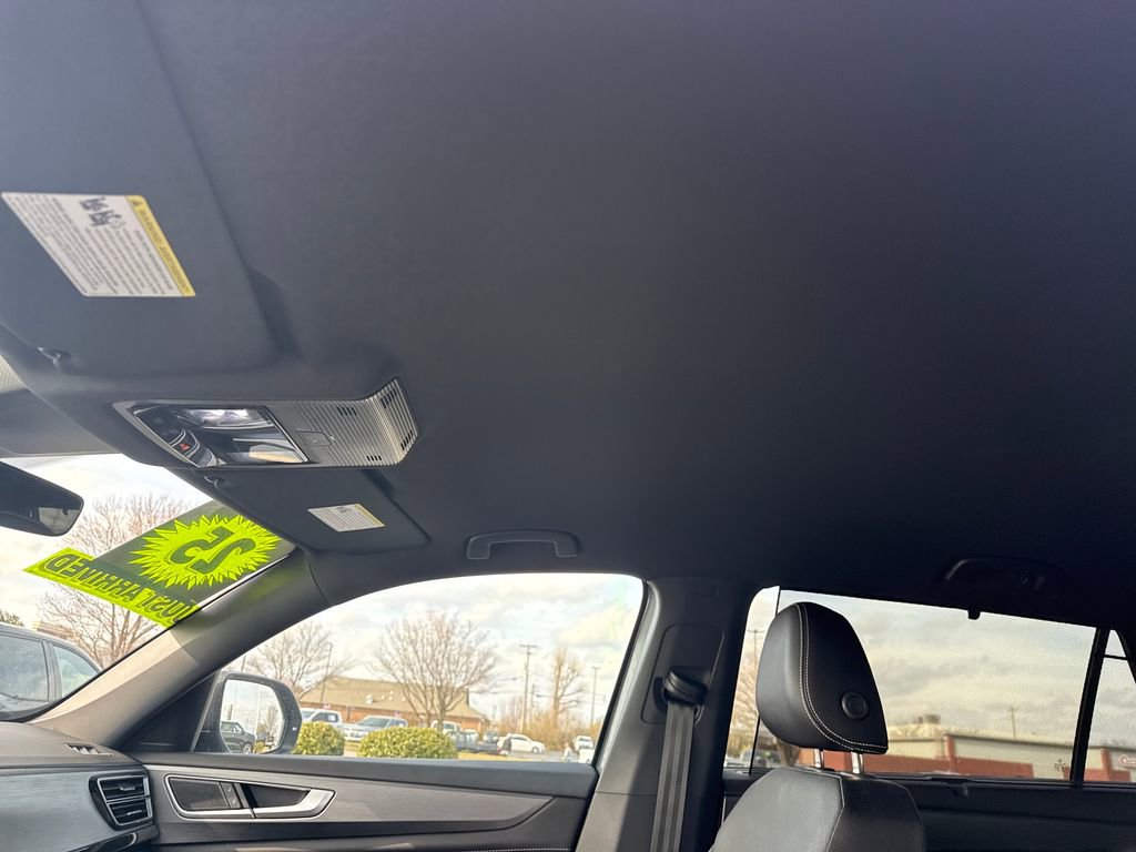 Used 2025 Volkswagen Atlas Cross Sport SE image 23