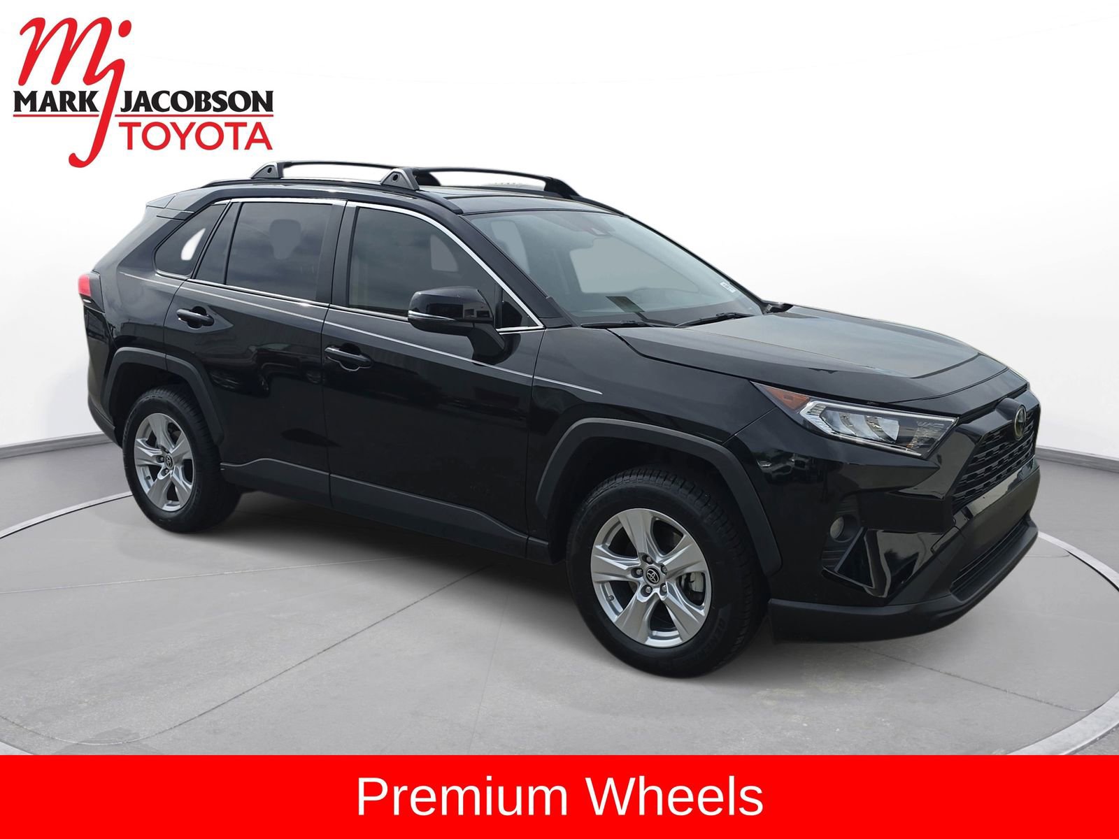 Used 2019 Toyota RAV4 XLE FWD image 4