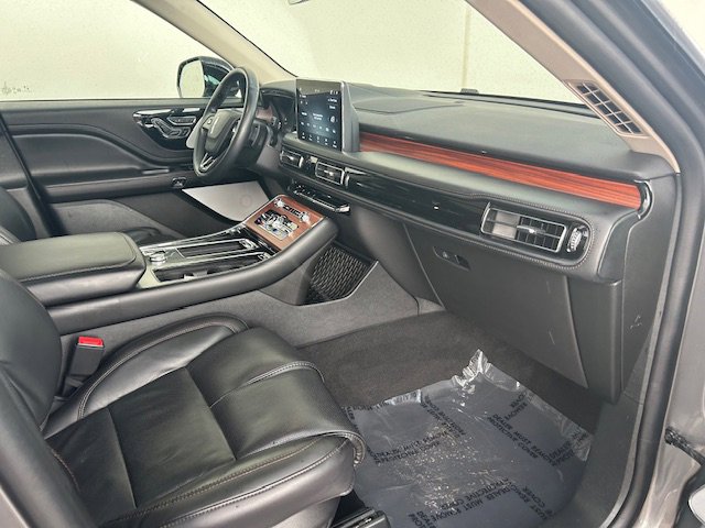 Used 2023 Lincoln Aviator Reserve w/ Equipment Group 201A image 17