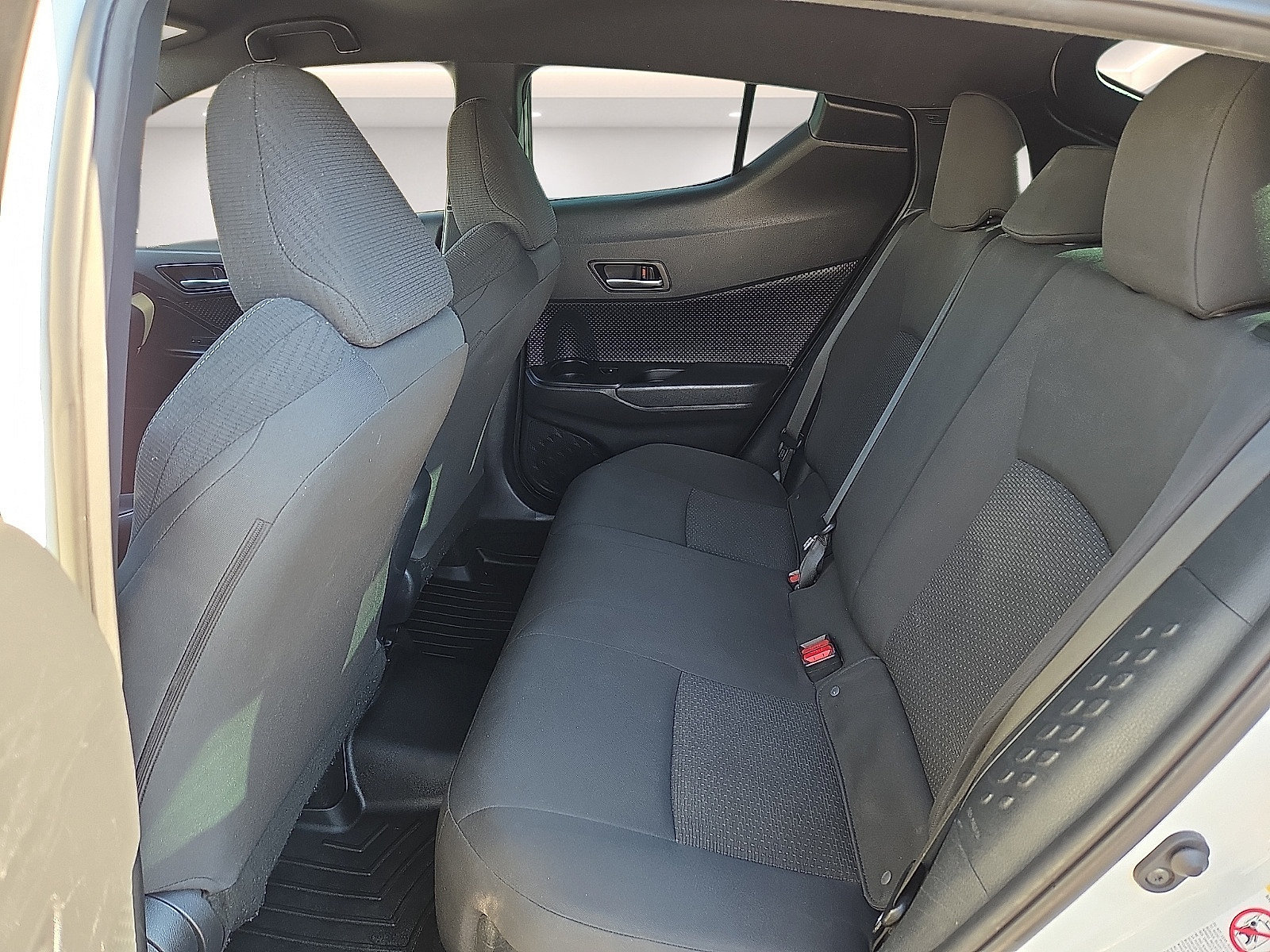 Used 2019 Toyota C-HR LE FWD image 10