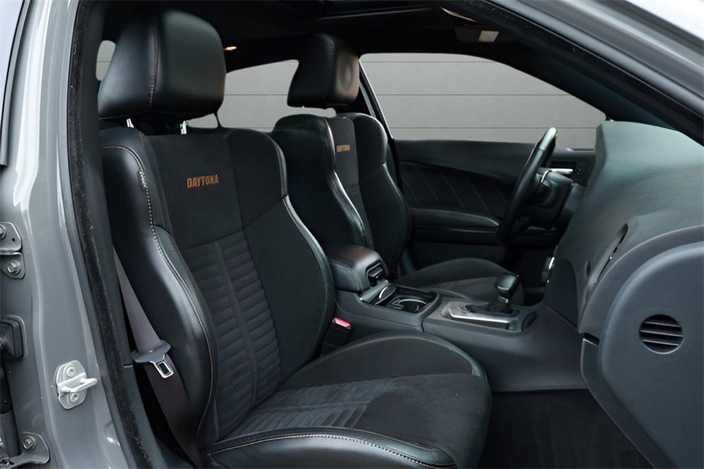 Used 2018 Dodge Charger R/T image 17