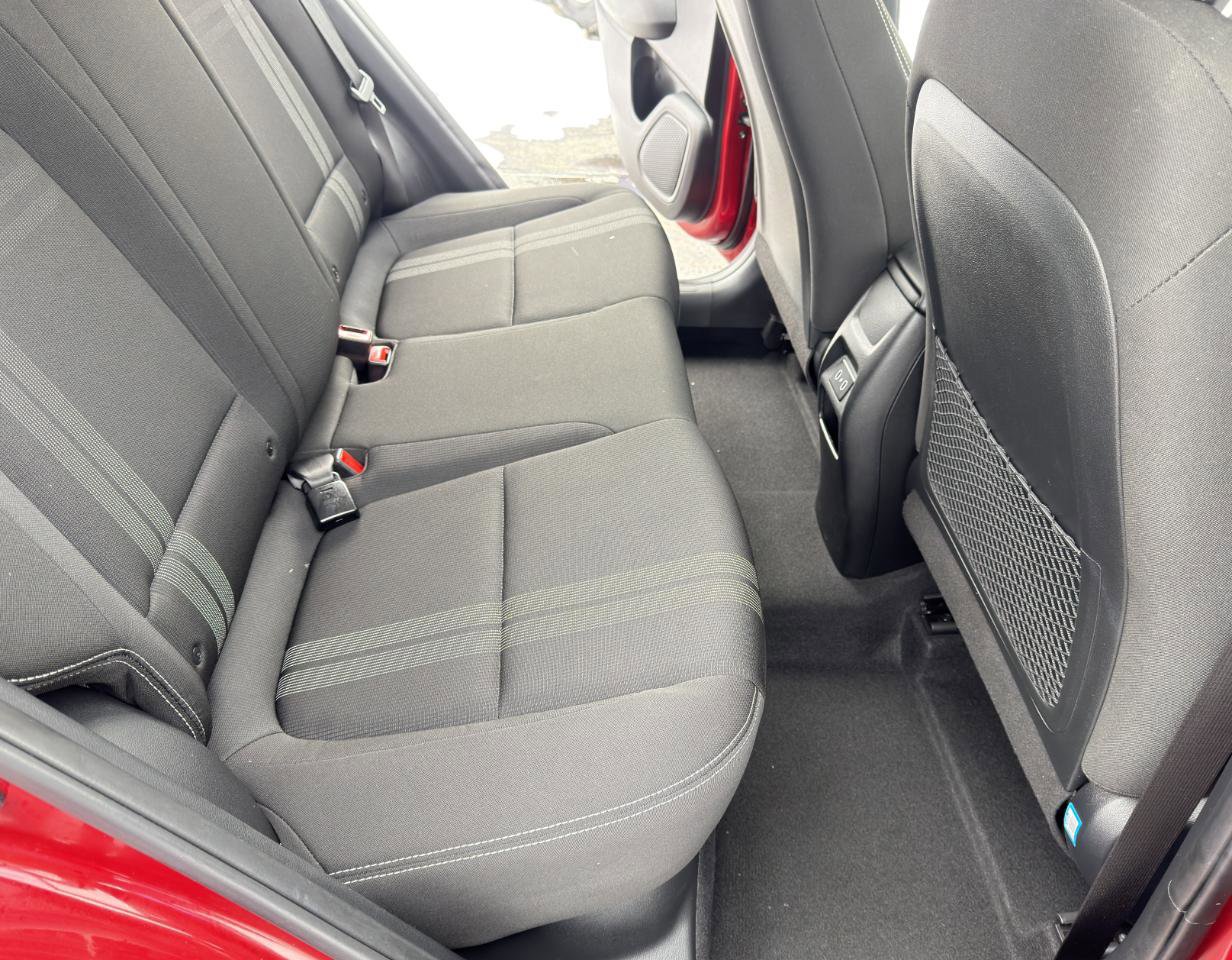 Used 2024 Hyundai Venue SEL FWD image 35