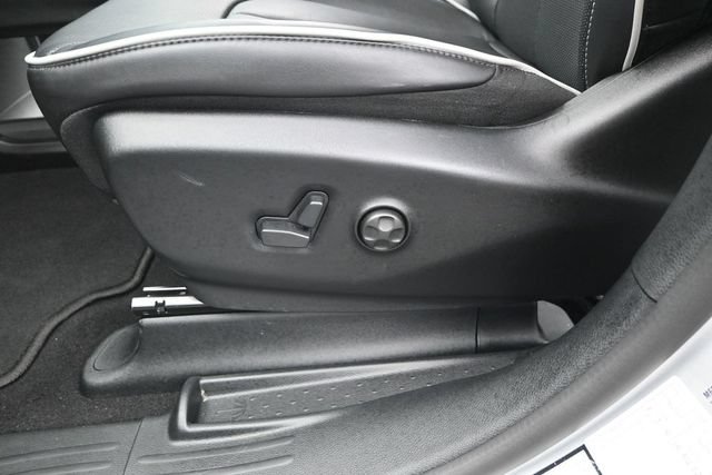 Used 2026 Chrysler Pacifica Limited FWD image 11