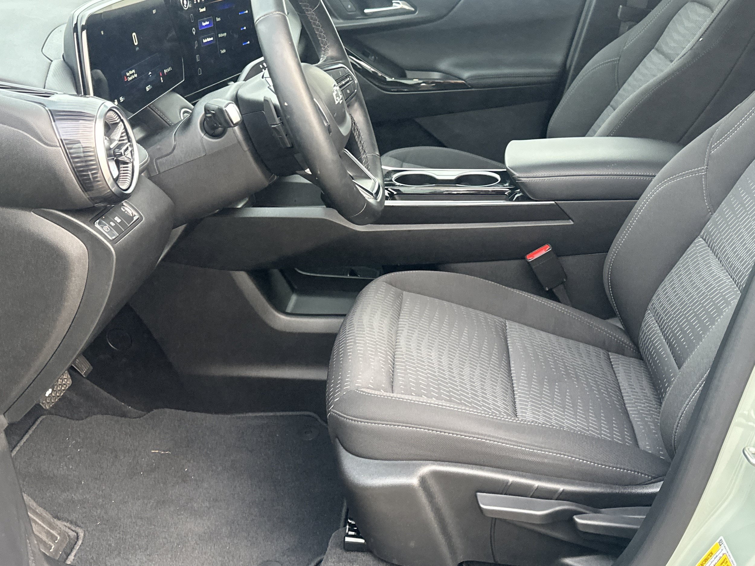 Used 2025 Chevrolet Equinox LT w/ Midnight Edition FWD image 9