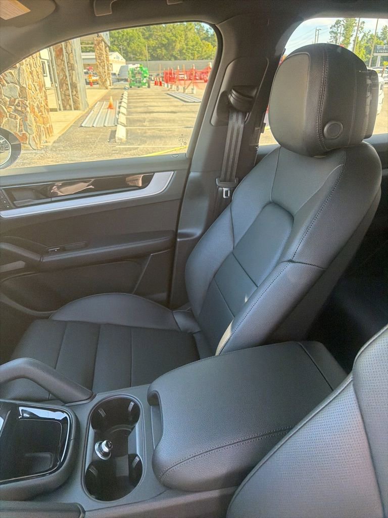 Used 2026 Porsche Cayenne S image 5