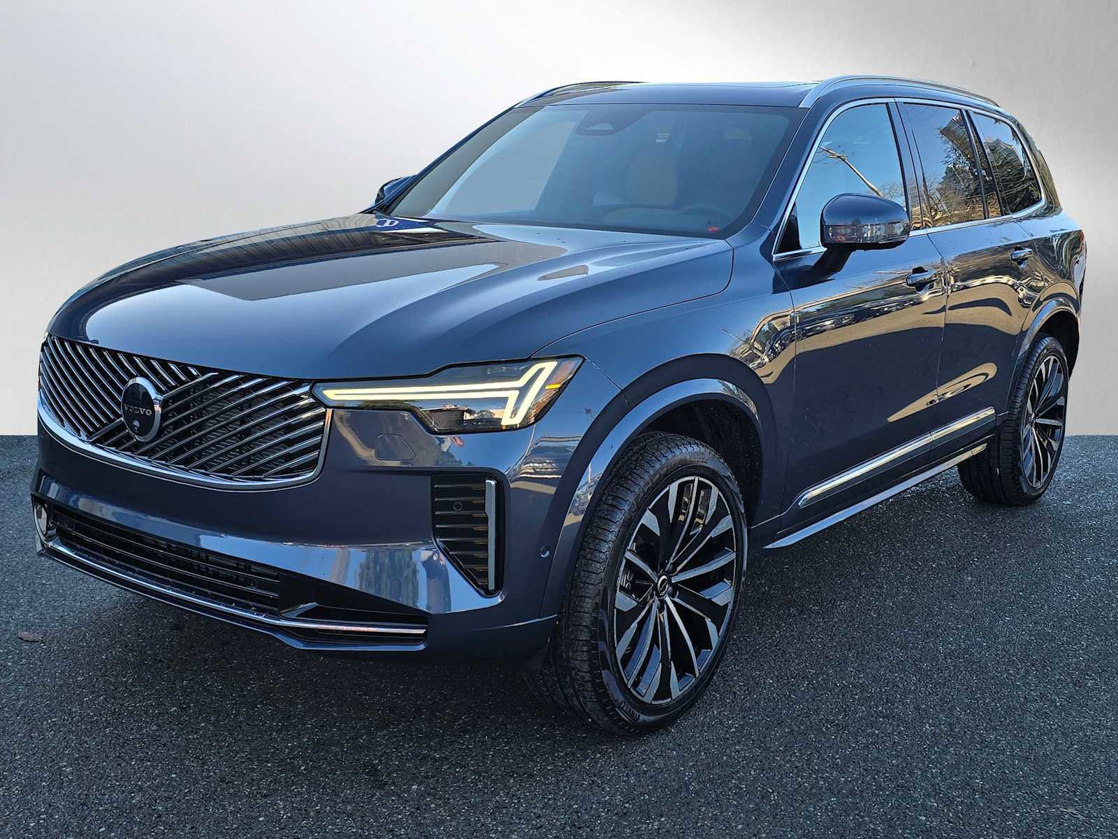 New 2026 Volvo XC90 B5 Plus w/ Protection Package AWD/4WD image 7