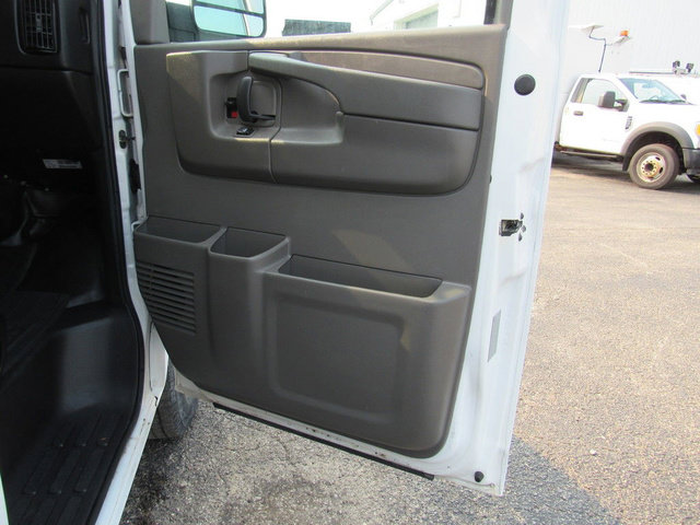 Used 2015 Chevrolet Express 2500 RWD image 11
