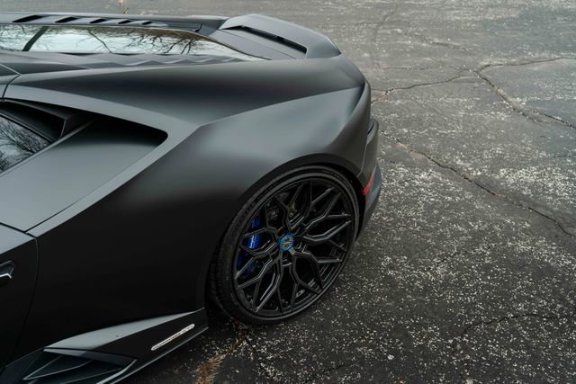 Used 2020 Lamborghini Huracan EVO image 31