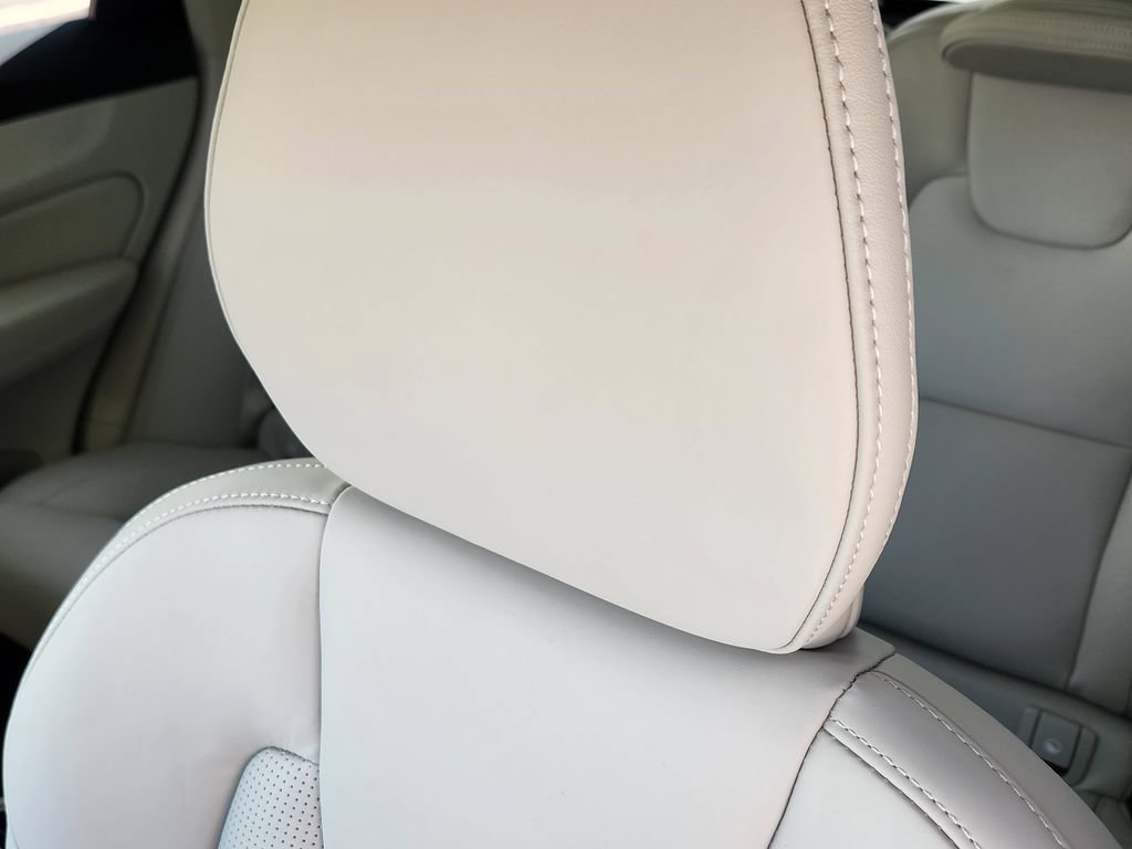 New 2026 Volvo XC60 B5 Ultra w/ Climate Package AWD/4WD image 6