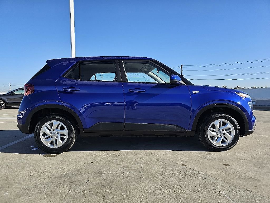 Used 2022 Hyundai Venue SE FWD image 9