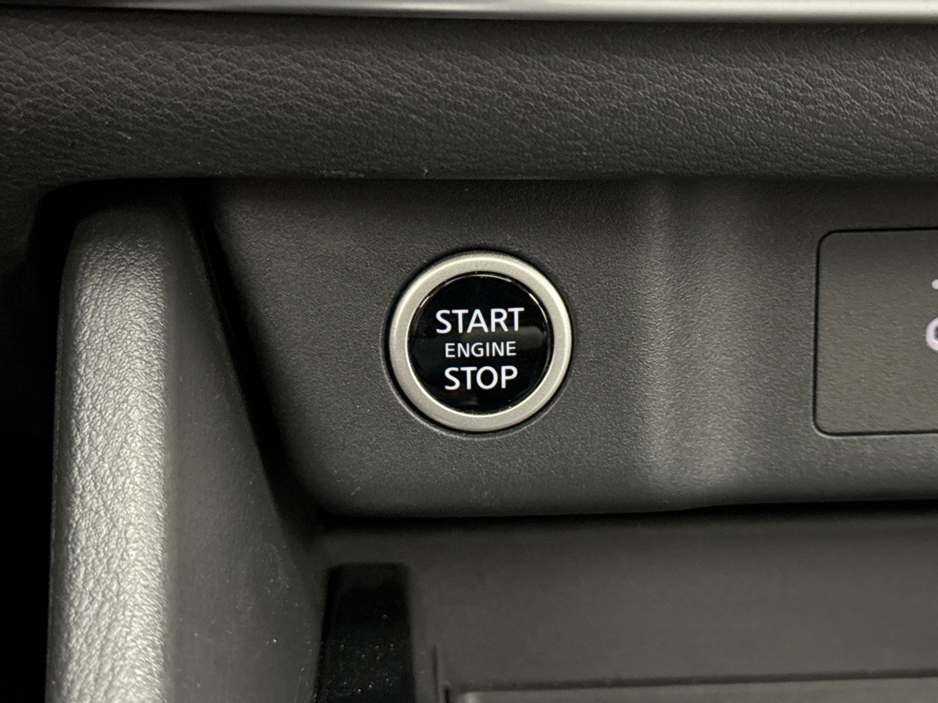 Used 2023 Nissan Rogue SV w/ SV Premium B Package image 21