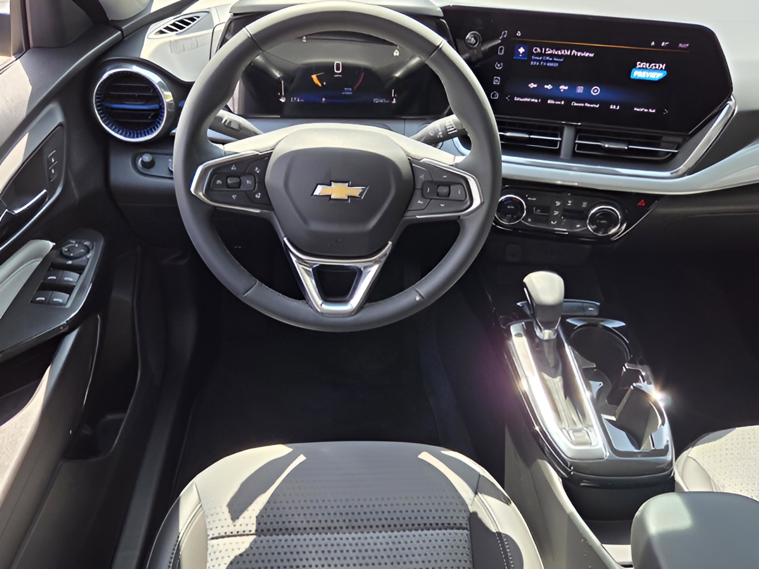 Used 2025 Chevrolet Trax LT w/ Driver Confidence Package FWD image 12