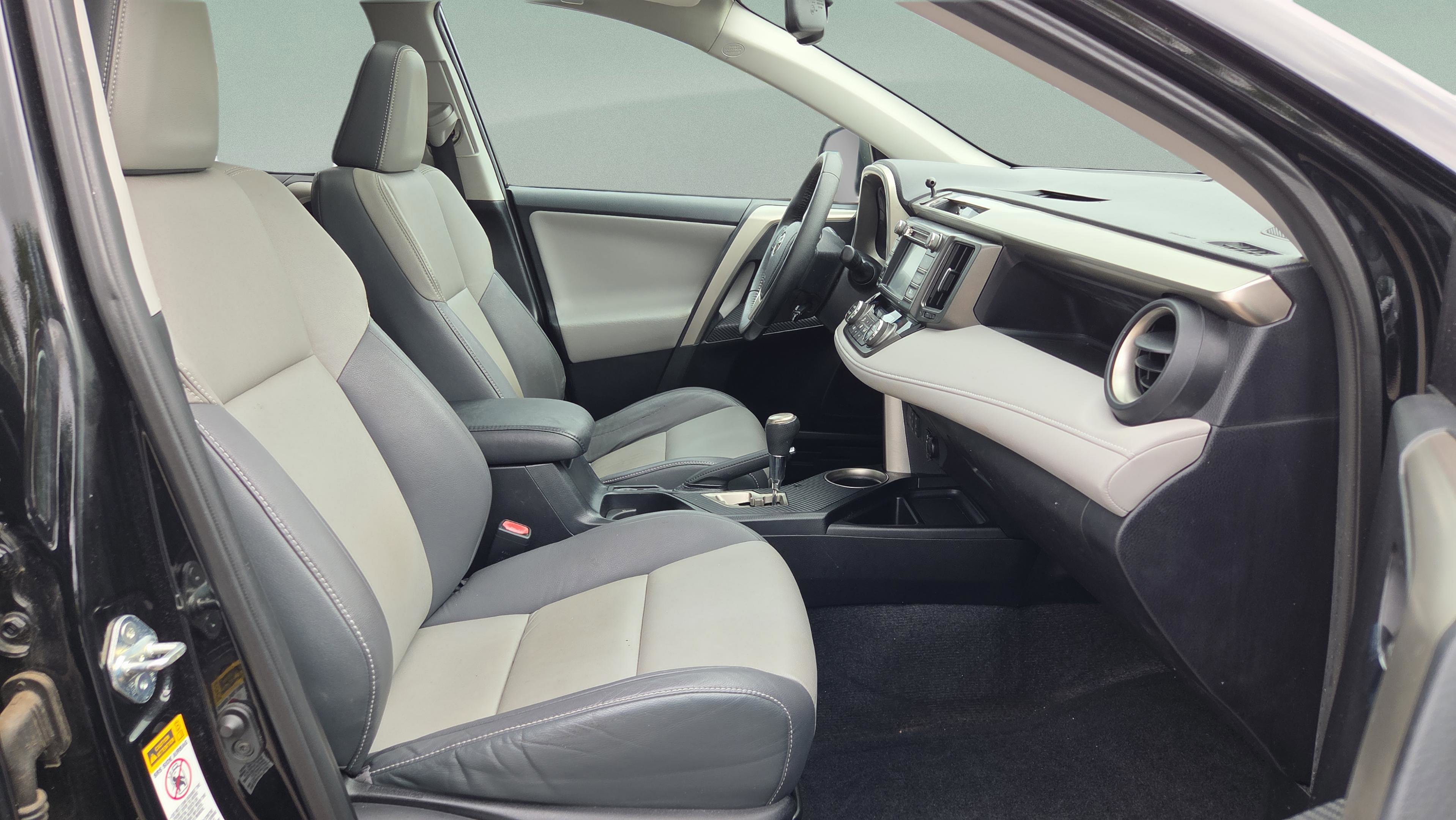 Used 2015 Toyota RAV4 Limited image 15