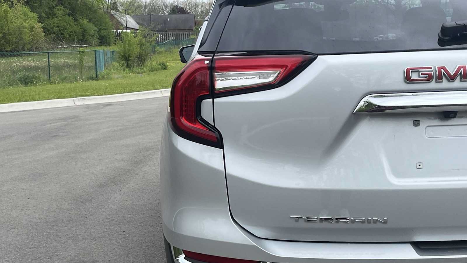 Used 2022 GMC Terrain SLT w/ Infotainment Package II AWD/4WD image 17