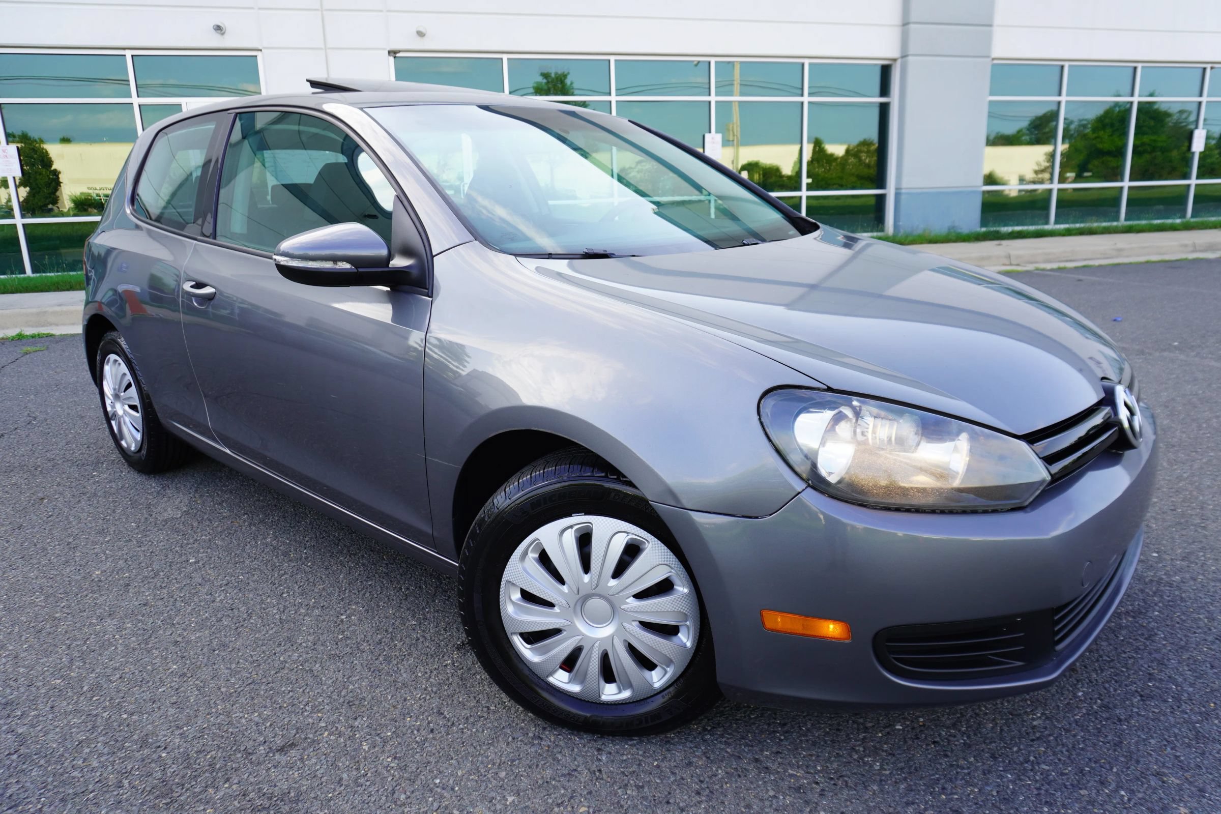 Used 2011 Volkswagen Golf 2-Door FWD image 1
