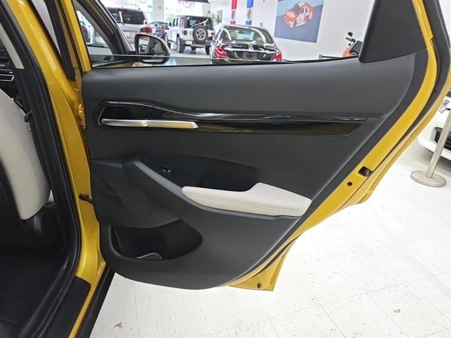Used 2021 Kia Seltos SX w/ SX Sunroof Package AWD/4WD image 16