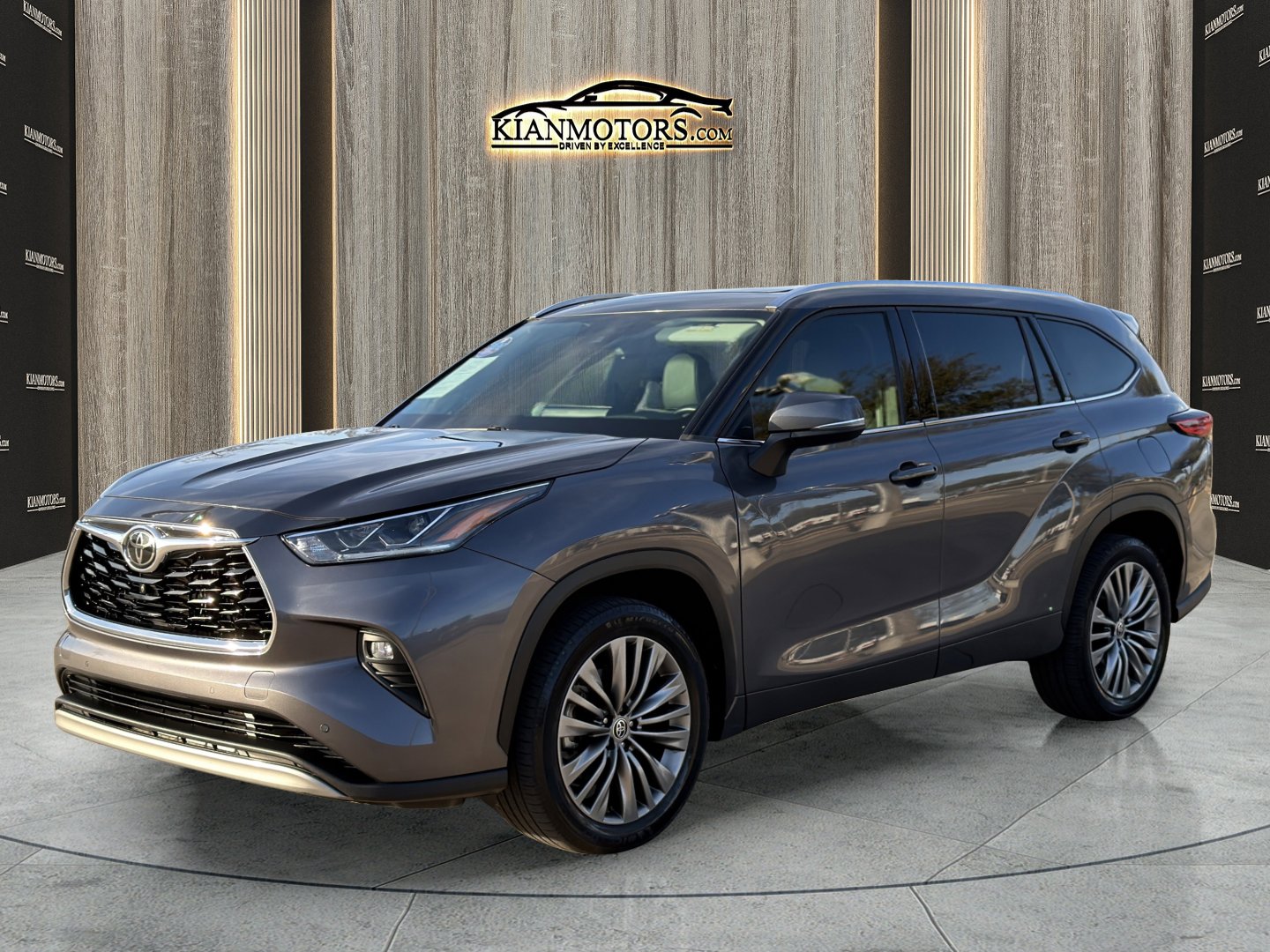 Used 2021 Toyota Highlander Platinum image 3