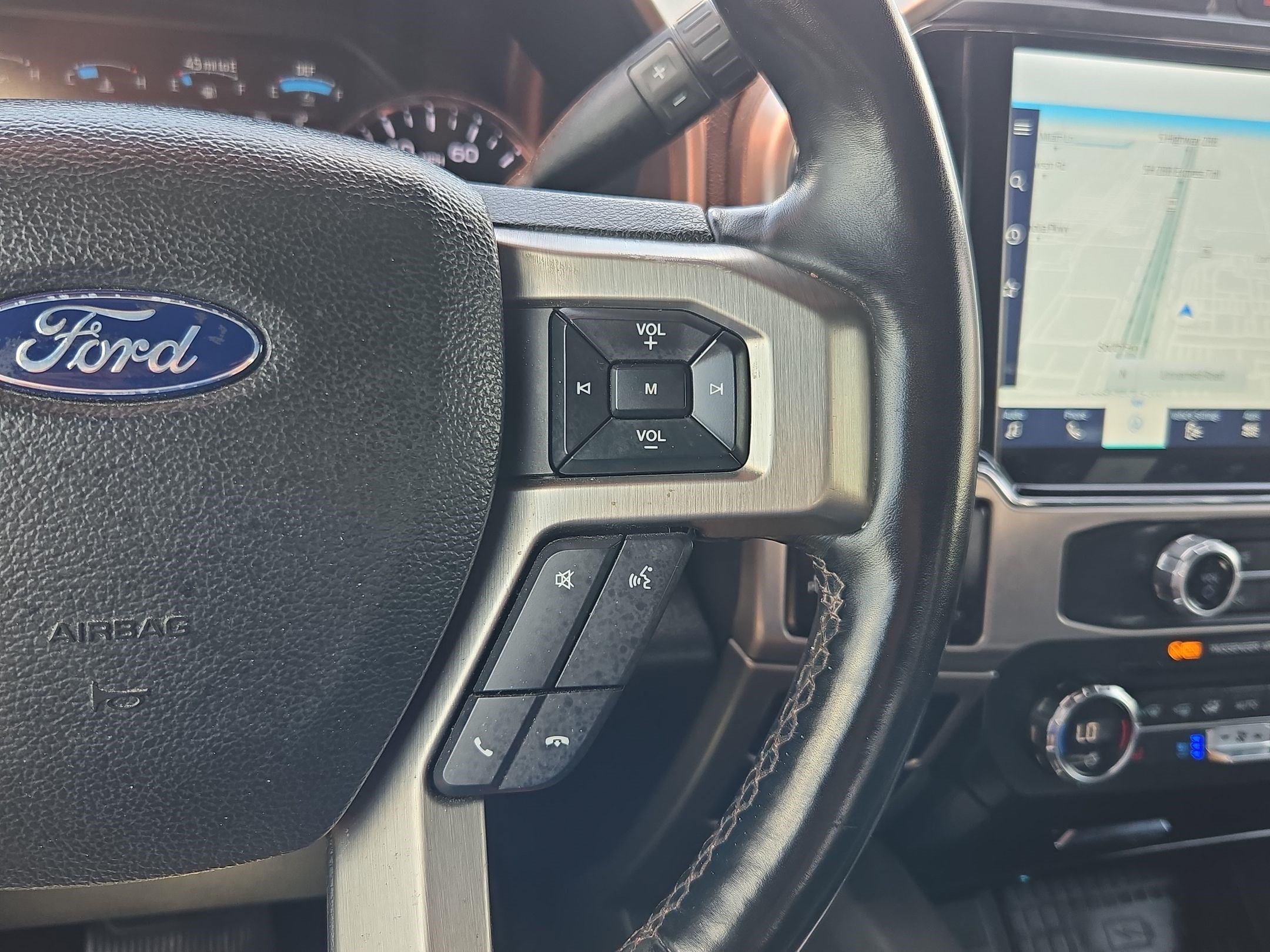 Used 2022 Ford F250 Platinum w/ FX4 Off-Road Package AWD/4WD image 21
