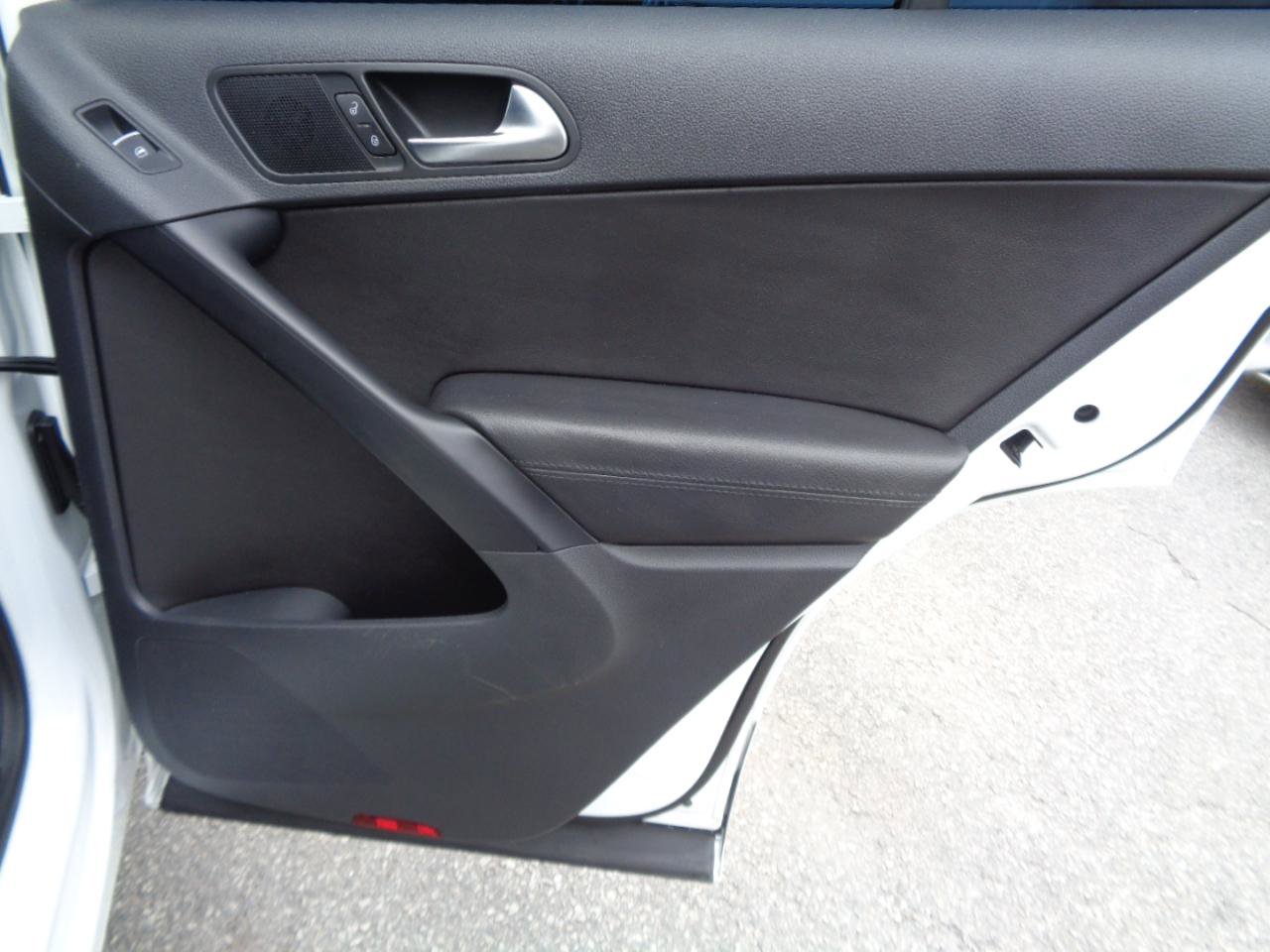 Used 2017 Volkswagen Tiguan Sport image 26