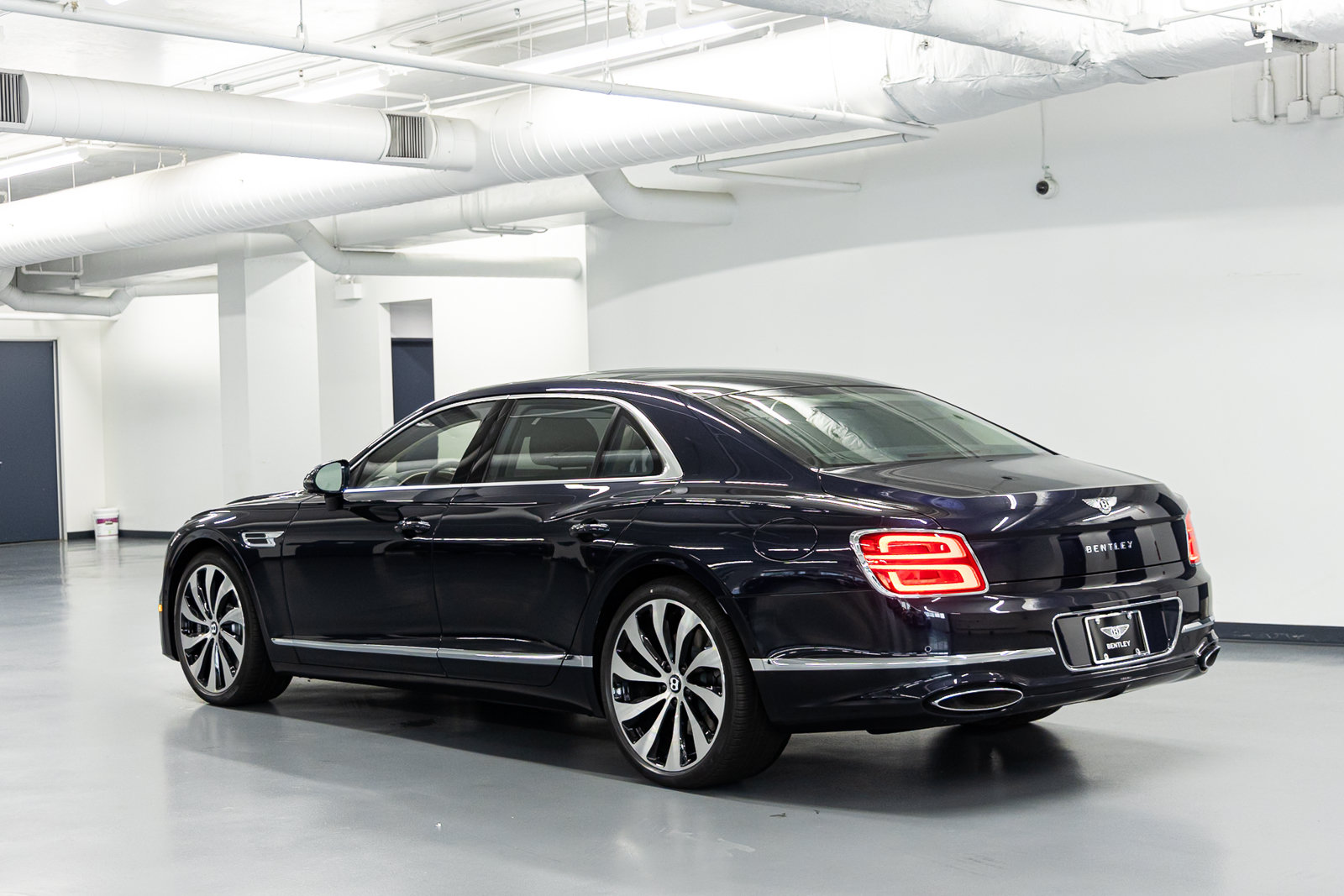 New 2026 Bentley Flying Spur Plug-In Hybrid AWD/4WD image 3