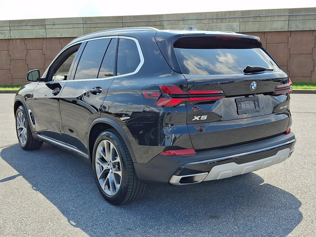 Certified 2024 BMW X5 xDrive40i w/ Premium Package AWD/4WD image 4
