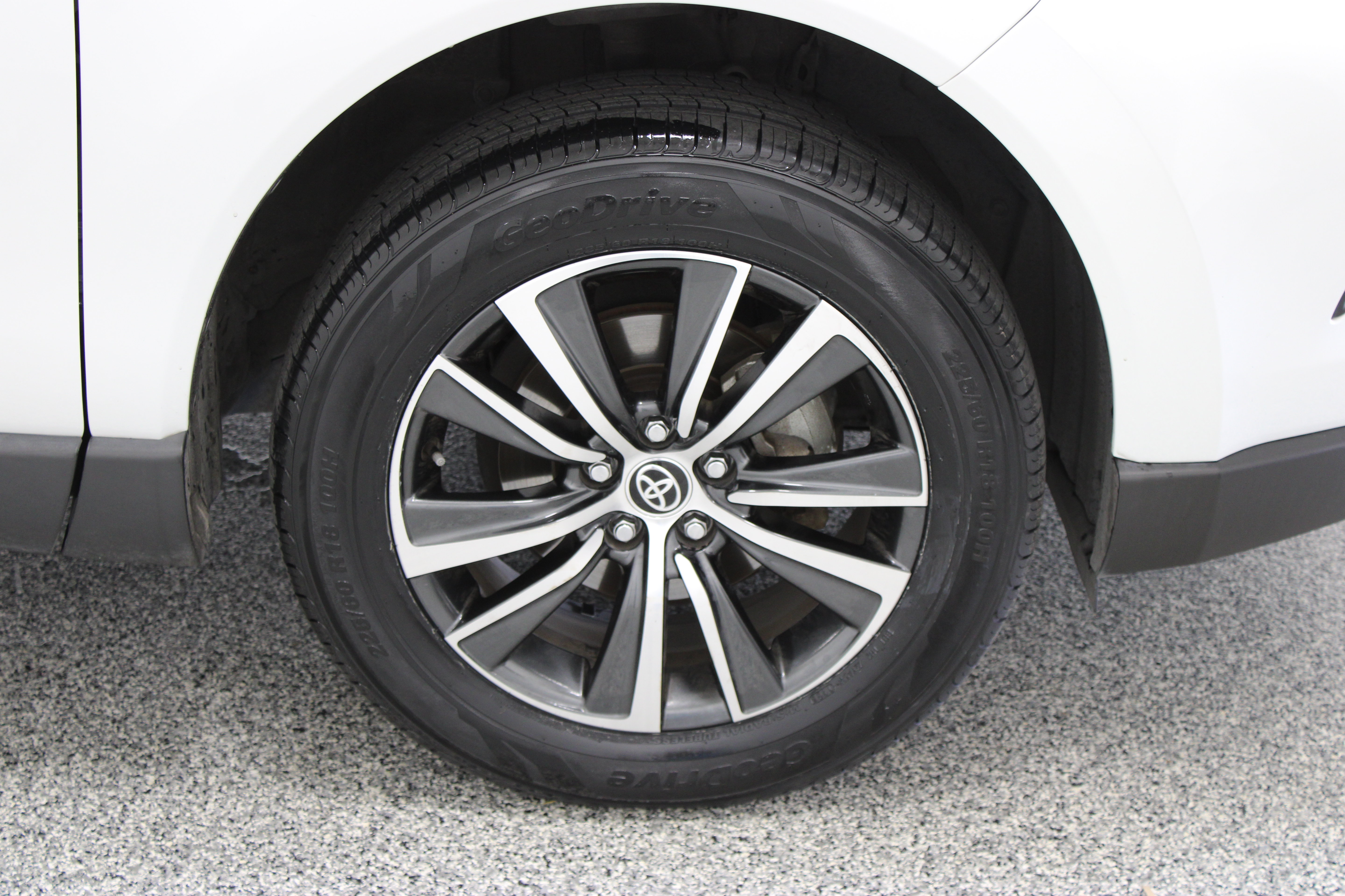 Certified 2023 Toyota Venza LE AWD/4WD image 5