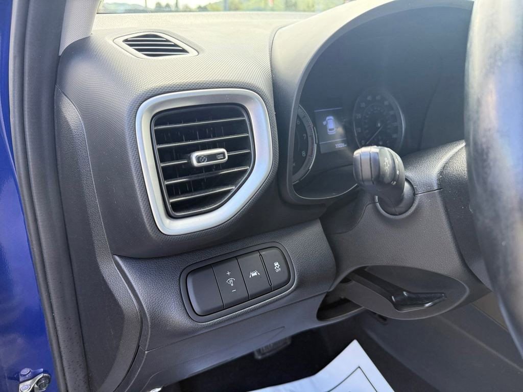 Used 2022 Hyundai Venue SEL image 14