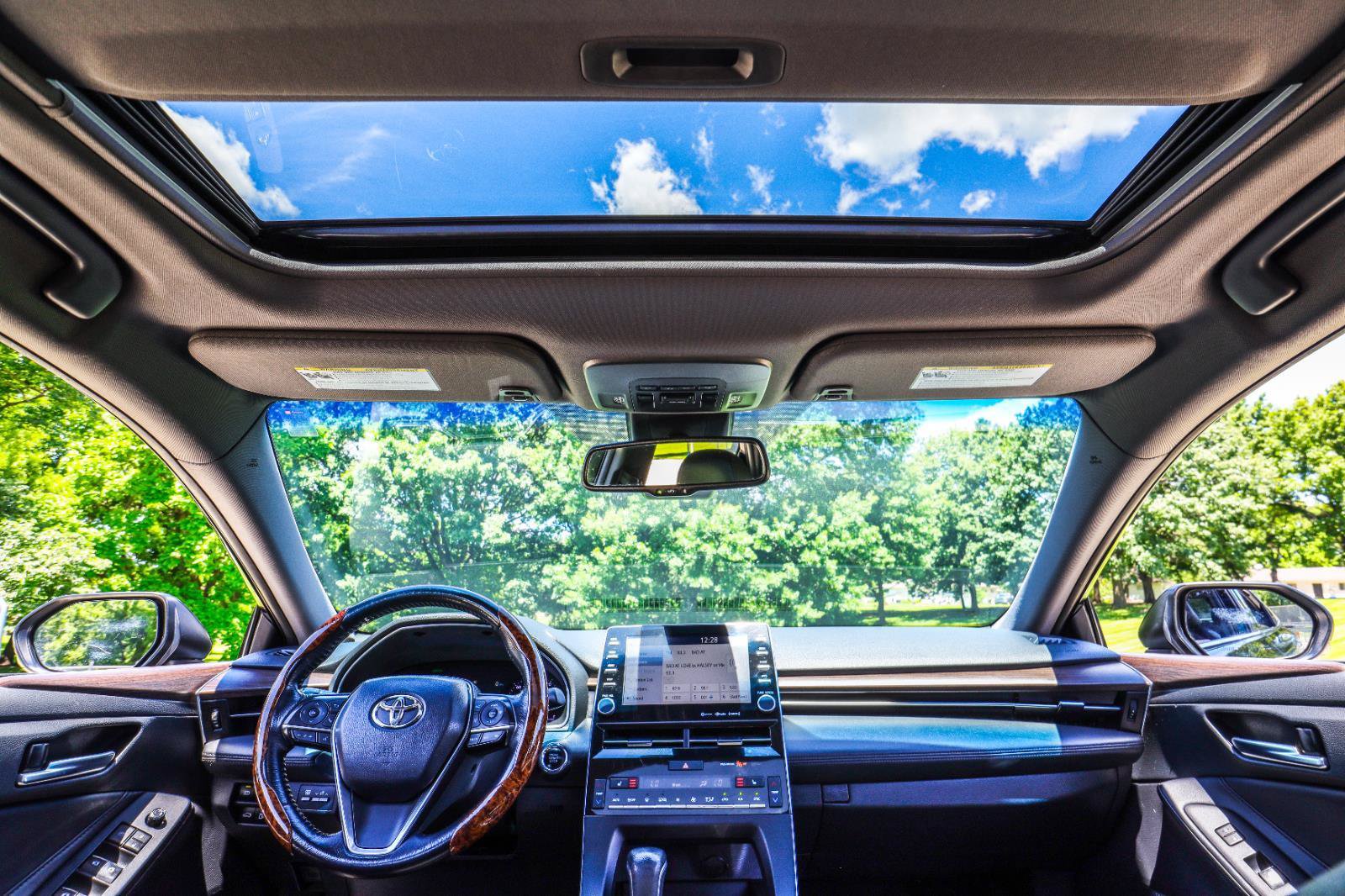 Used 2019 Toyota Avalon XLE w/ Moonroof Package FWD image 6