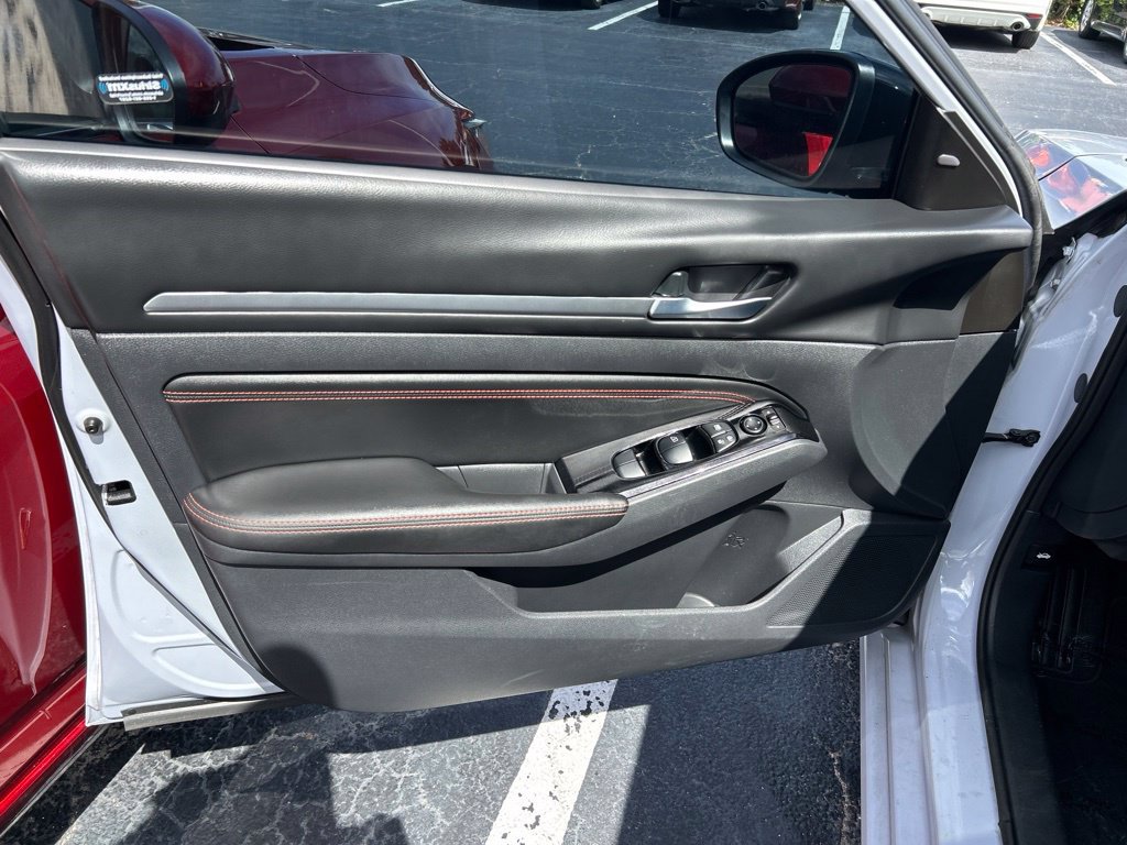 Used 2023 Nissan Altima 2.5 SR FWD image 18