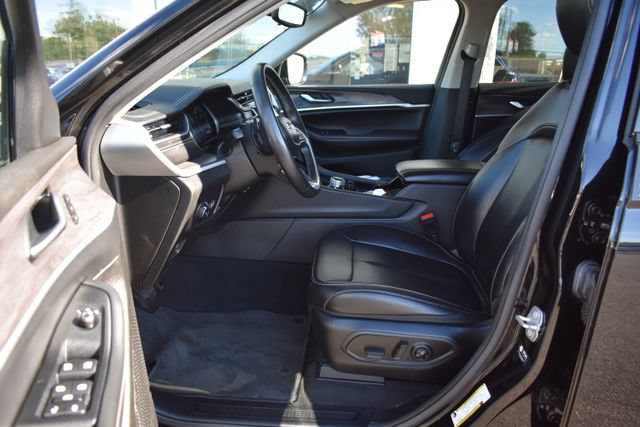 Used 2023 Jeep Grand Cherokee L Limited AWD/4WD image 4